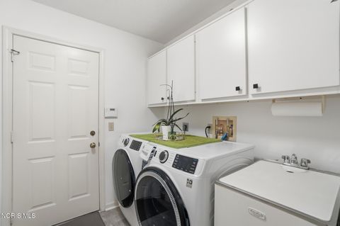 Tiny photo for 6911 Milrose Lane, Toledo, OH 43617 (MLS # 10007366)