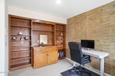Tiny photo for 6911 Milrose Lane, Toledo, OH 43617 (MLS # 10007366)