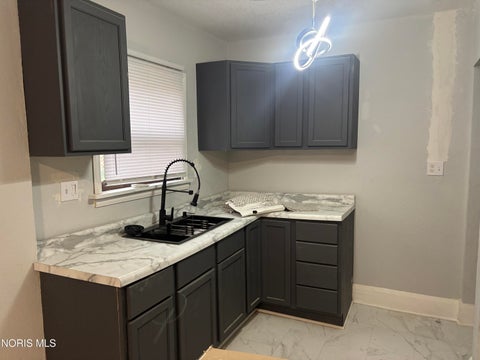 Tiny photo for 1949 Talbot Street, Toledo, OH 43613 (MLS # 10014730)