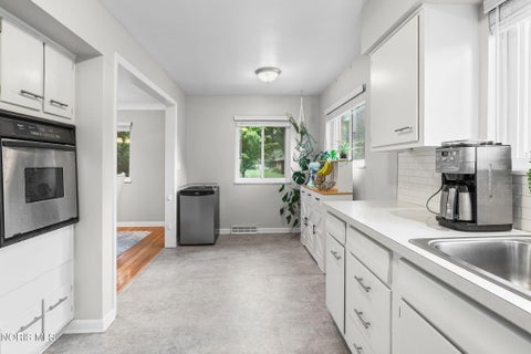Tiny photo for 2216 Heatherwood Drive, Toledo, OH 43614 (MLS # 10013104)