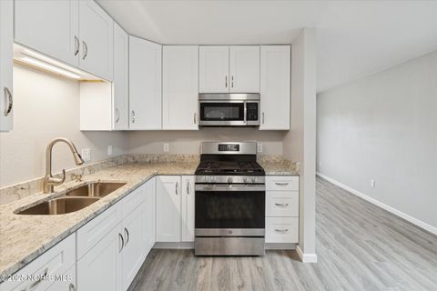 Tiny photo for 1462 Holmes Street, Toledo, OH 43605 (MLS # 10001903)