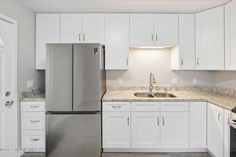 Tiny photo for 1462 Holmes Street, Toledo, OH 43605 (MLS # 10001903)