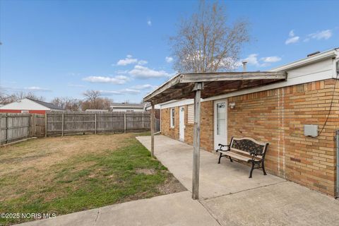 Tiny photo for 1462 Holmes Street, Toledo, OH 43605 (MLS # 10001903)