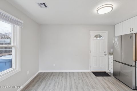 Tiny photo for 1462 Holmes Street, Toledo, OH 43605 (MLS # 10001903)