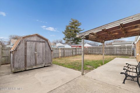 Tiny photo for 1462 Holmes Street, Toledo, OH 43605 (MLS # 10001903)