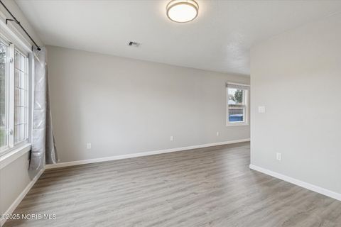 Tiny photo for 1462 Holmes Street, Toledo, OH 43605 (MLS # 10001903)