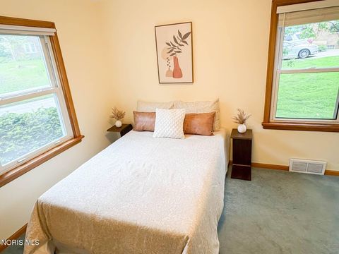Tiny photo for 504 Sylvandale Avenue, Oregon, OH 43616 (MLS # 10007178)