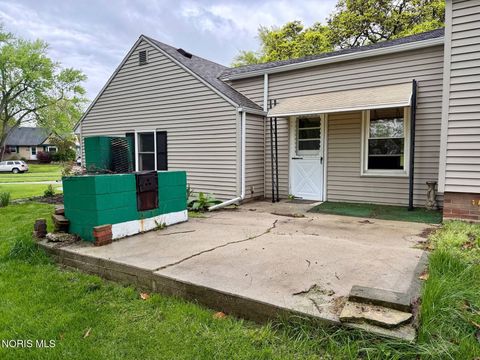 Tiny photo for 504 Sylvandale Avenue, Oregon, OH 43616 (MLS # 10007178)