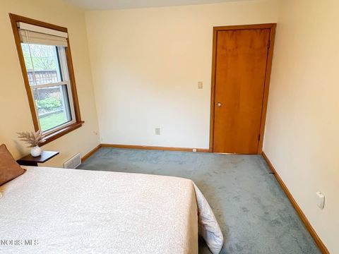Tiny photo for 504 Sylvandale Avenue, Oregon, OH 43616 (MLS # 10007178)