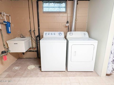 Tiny photo for 504 Sylvandale Avenue, Oregon, OH 43616 (MLS # 10007178)