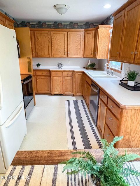 Tiny photo for 504 Sylvandale Avenue, Oregon, OH 43616 (MLS # 10007178)