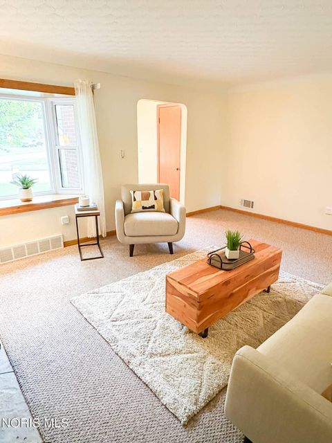 Tiny photo for 504 Sylvandale Avenue, Oregon, OH 43616 (MLS # 10007178)