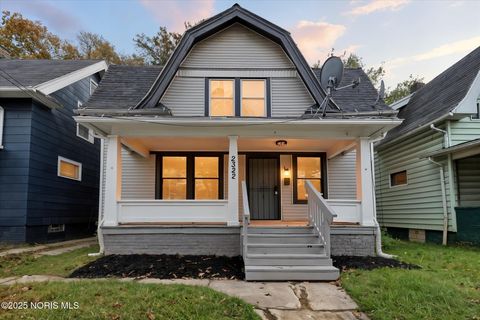 Tiny photo for 2322 Upton Avenue, Toledo, OH 43606 (MLS # 10000889)