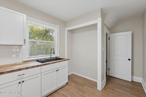 Tiny photo for 2322 Upton Avenue, Toledo, OH 43606 (MLS # 10000889)