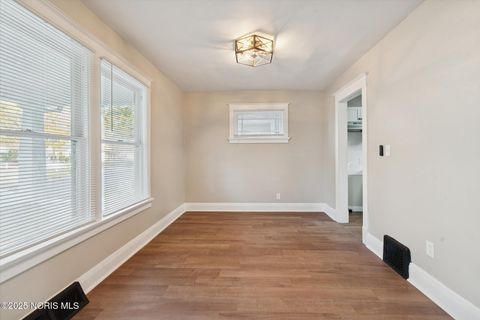 Tiny photo for 2322 Upton Avenue, Toledo, OH 43606 (MLS # 10000889)