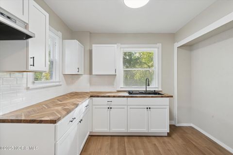 Tiny photo for 2322 Upton Avenue, Toledo, OH 43606 (MLS # 10000889)