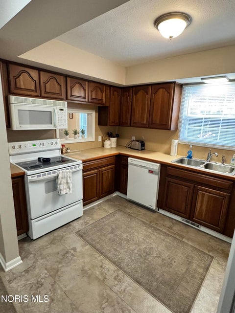 Tiny photo for 5734 Aspen Drive, Toledo, OH 43615 (MLS # 10012722)