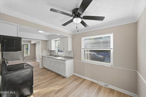 Tiny photo for 1502 Nevada Street, Toledo, OH 43605 (MLS # 10014035)