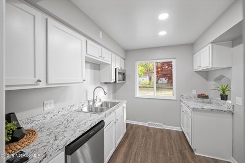 Tiny photo for 5154 Valley Forge Drive, Toledo, OH 43613 (MLS # 10000994)