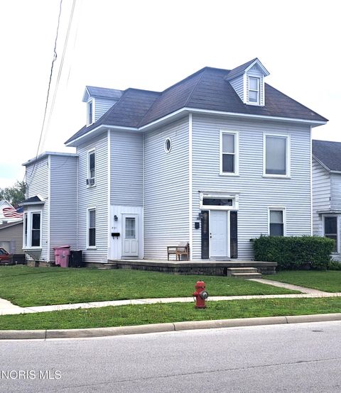 Photo of 301 Howard Street, Findlay, OH 45840 (MLS # 10006981)