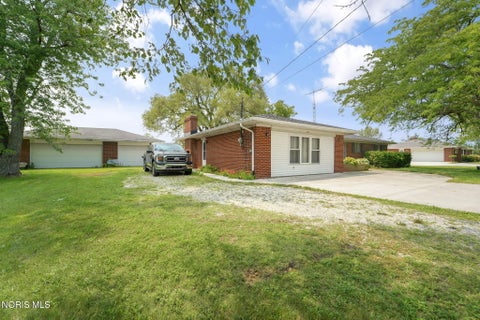 Tiny photo for 995 N Cousino Road, Oregon, OH 43616 (MLS # 10010623)