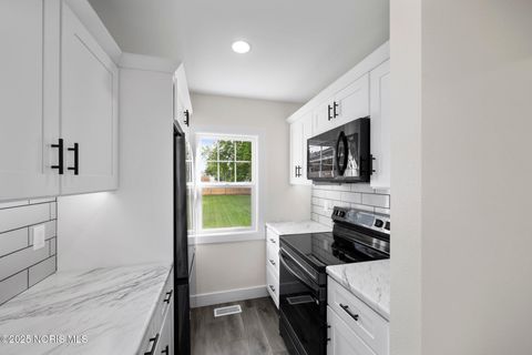 Tiny photo for 5768 Home Lane, Toledo, OH 43623 (MLS # 10000302)