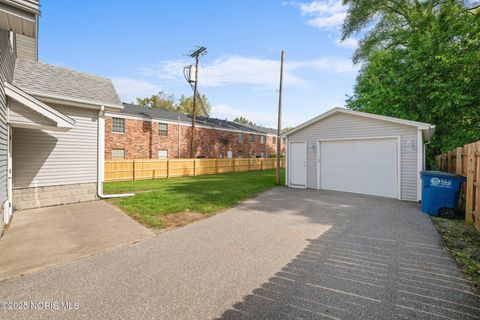 Tiny photo for 5768 Home Lane, Toledo, OH 43623 (MLS # 10000302)