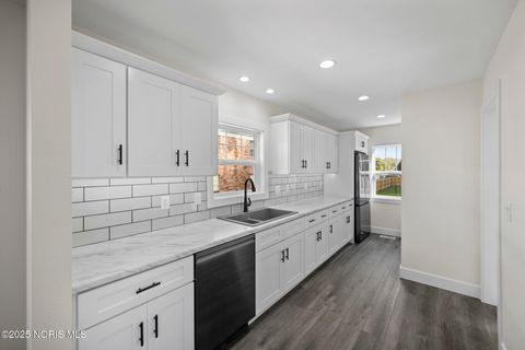 Tiny photo for 5768 Home Lane, Toledo, OH 43623 (MLS # 10000302)