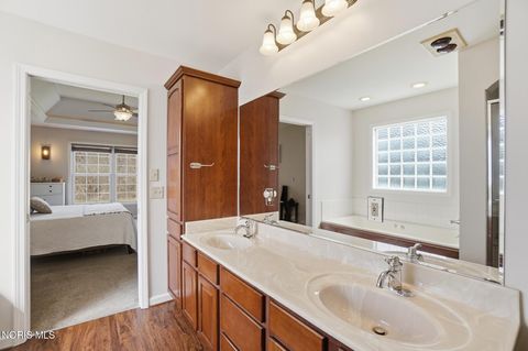 Tiny photo for 817 Wind Breeze Drive, Toledo, OH 43615 (MLS # 10006004)