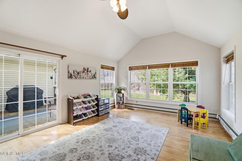 Tiny photo for 817 Wind Breeze Drive, Toledo, OH 43615 (MLS # 10006004)