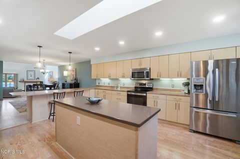 Tiny photo for 43 Trafalgar Bend, Bowling Green, OH 43402 (MLS # 10006894)