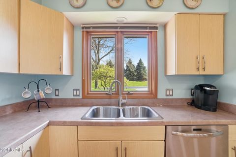 Tiny photo for 43 Trafalgar Bend, Bowling Green, OH 43402 (MLS # 10006894)