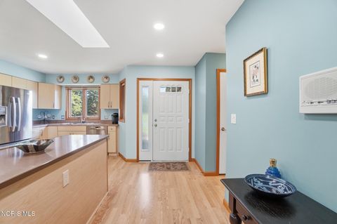 Tiny photo for 43 Trafalgar Bend, Bowling Green, OH 43402 (MLS # 10006894)