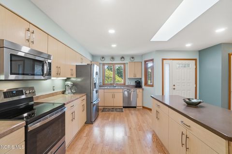 Tiny photo for 43 Trafalgar Bend, Bowling Green, OH 43402 (MLS # 10006894)