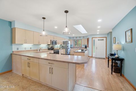 Tiny photo for 43 Trafalgar Bend, Bowling Green, OH 43402 (MLS # 10006894)