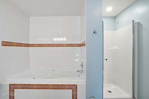 Tiny photo for 43 Trafalgar Bend, Bowling Green, OH 43402 (MLS # 10006894)