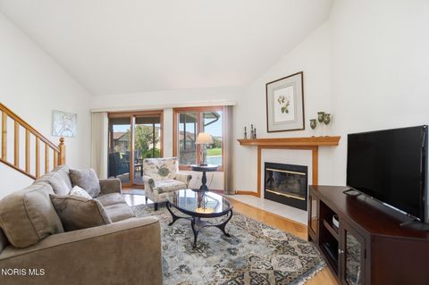 Tiny photo for 43 Trafalgar Bend, Bowling Green, OH 43402 (MLS # 10006894)