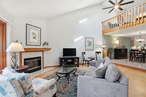 Tiny photo for 43 Trafalgar Bend, Bowling Green, OH 43402 (MLS # 10006894)