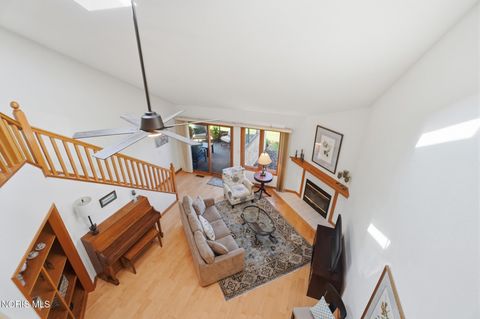 Tiny photo for 43 Trafalgar Bend, Bowling Green, OH 43402 (MLS # 10006894)