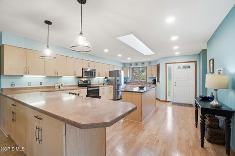 Tiny photo for 43 Trafalgar Bend, Bowling Green, OH 43402 (MLS # 10006894)