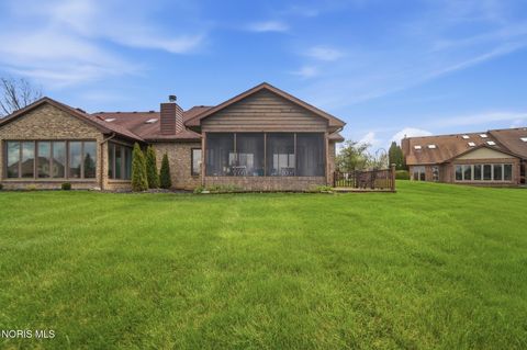 Tiny photo for 43 Trafalgar Bend, Bowling Green, OH 43402 (MLS # 10006894)