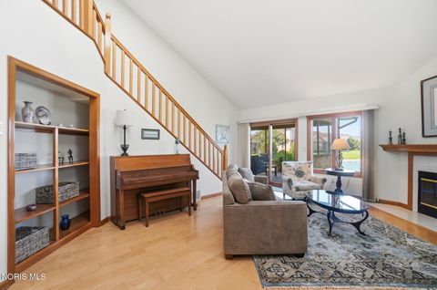 Tiny photo for 43 Trafalgar Bend, Bowling Green, OH 43402 (MLS # 10006894)