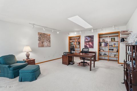 Tiny photo for 43 Trafalgar Bend, Bowling Green, OH 43402 (MLS # 10006894)