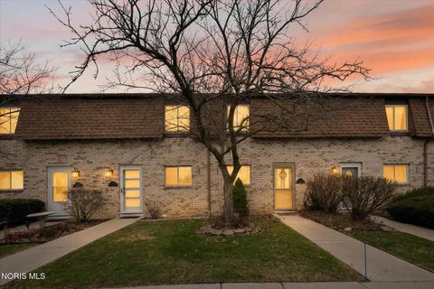 Photo of 744 Fairway Drive #Apt 29, Wauseon, OH 43567 (MLS # 10005401)