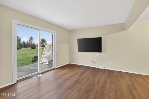 Tiny photo for 744 Fairway Drive #Apt 29, Wauseon, OH 43567 (MLS # 10005401)