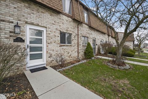 Tiny photo for 744 Fairway Drive #Apt 29, Wauseon, OH 43567 (MLS # 10005401)