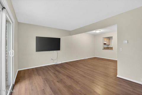 Tiny photo for 744 Fairway Drive #Apt 29, Wauseon, OH 43567 (MLS # 10005401)