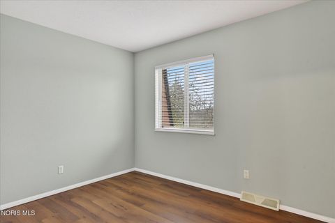 Tiny photo for 744 Fairway Drive #Apt 29, Wauseon, OH 43567 (MLS # 10005401)