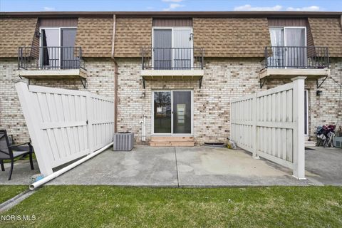 Tiny photo for 744 Fairway Drive #Apt 29, Wauseon, OH 43567 (MLS # 10005401)