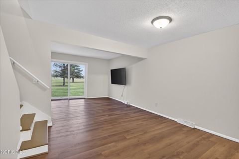 Tiny photo for 744 Fairway Drive #Apt 29, Wauseon, OH 43567 (MLS # 10005401)